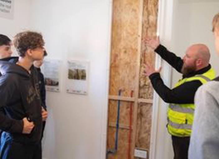 Gloucestershire housebuilder gives an education to local students 
with industry-leading ‘Unwrapped Home’
